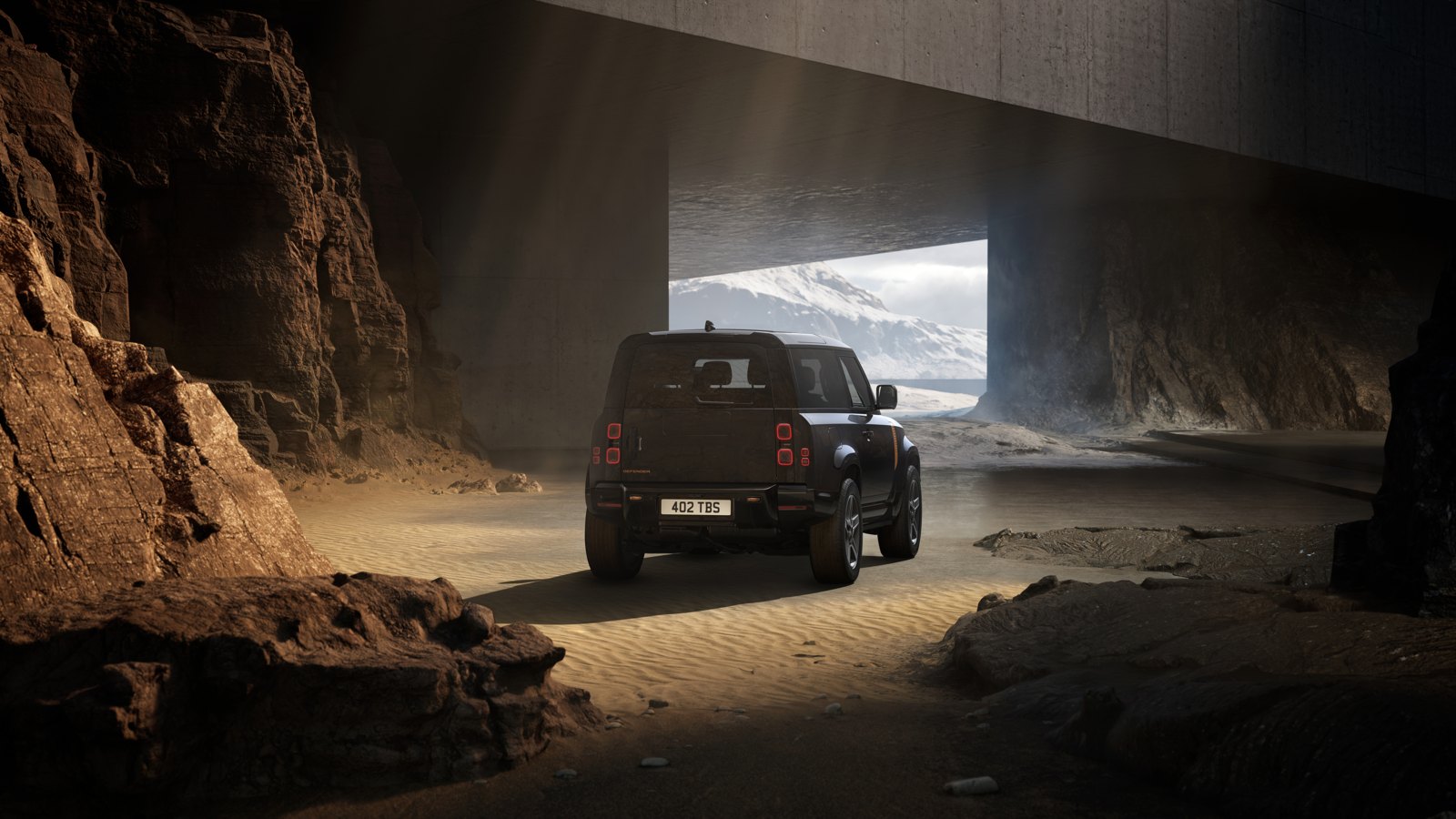 Defender 90 Alasia Pack, vista trasera en tres cuartos